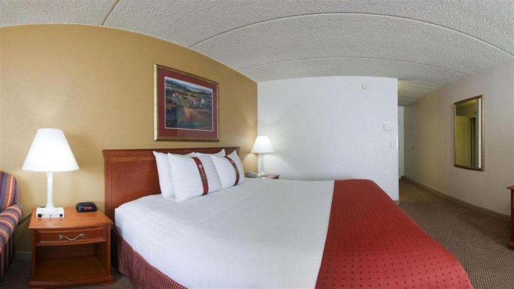 Express- West I-94, An Ihg